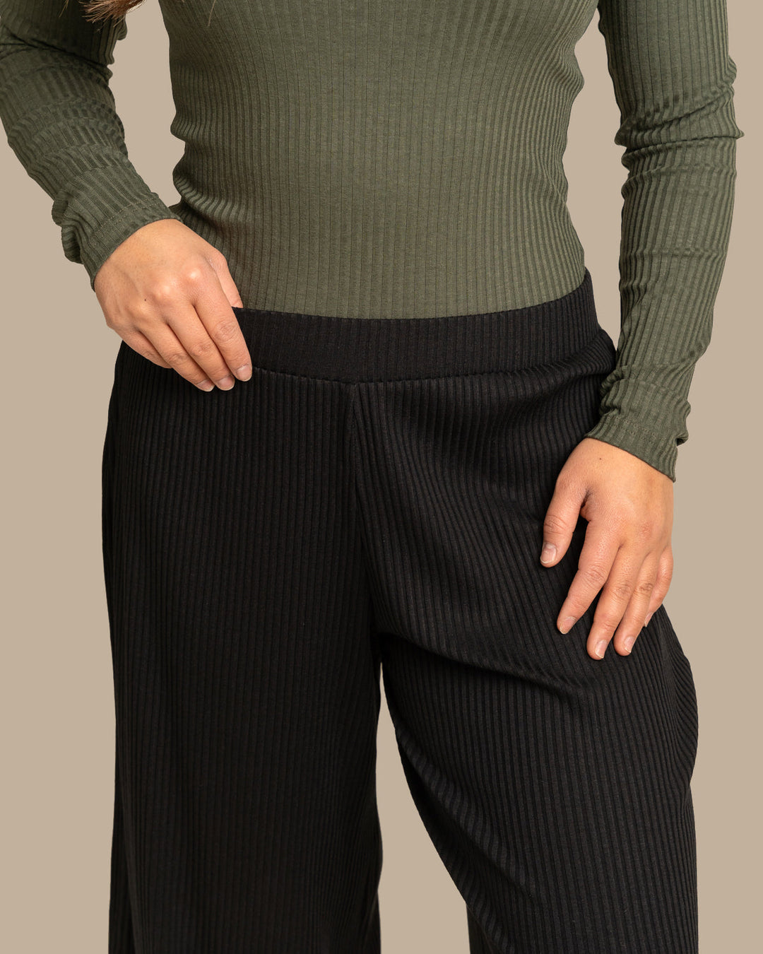 Ribbi Culottes, Musta